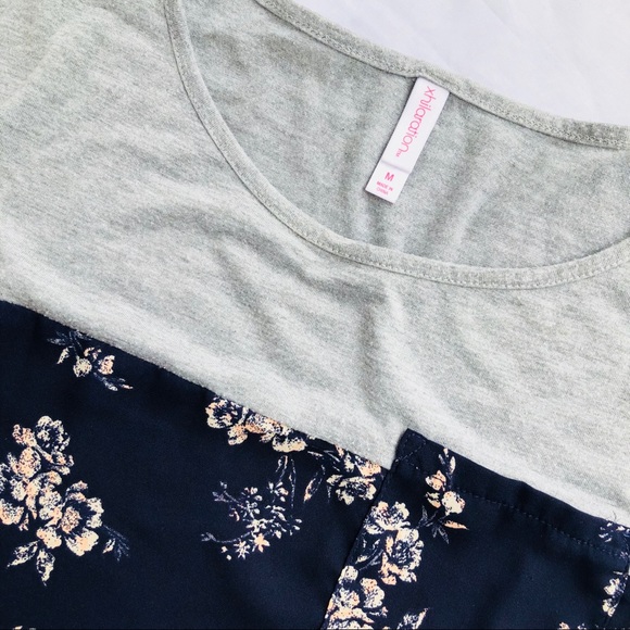 🌺Floral and jersey knit top - Picture 3 of 4